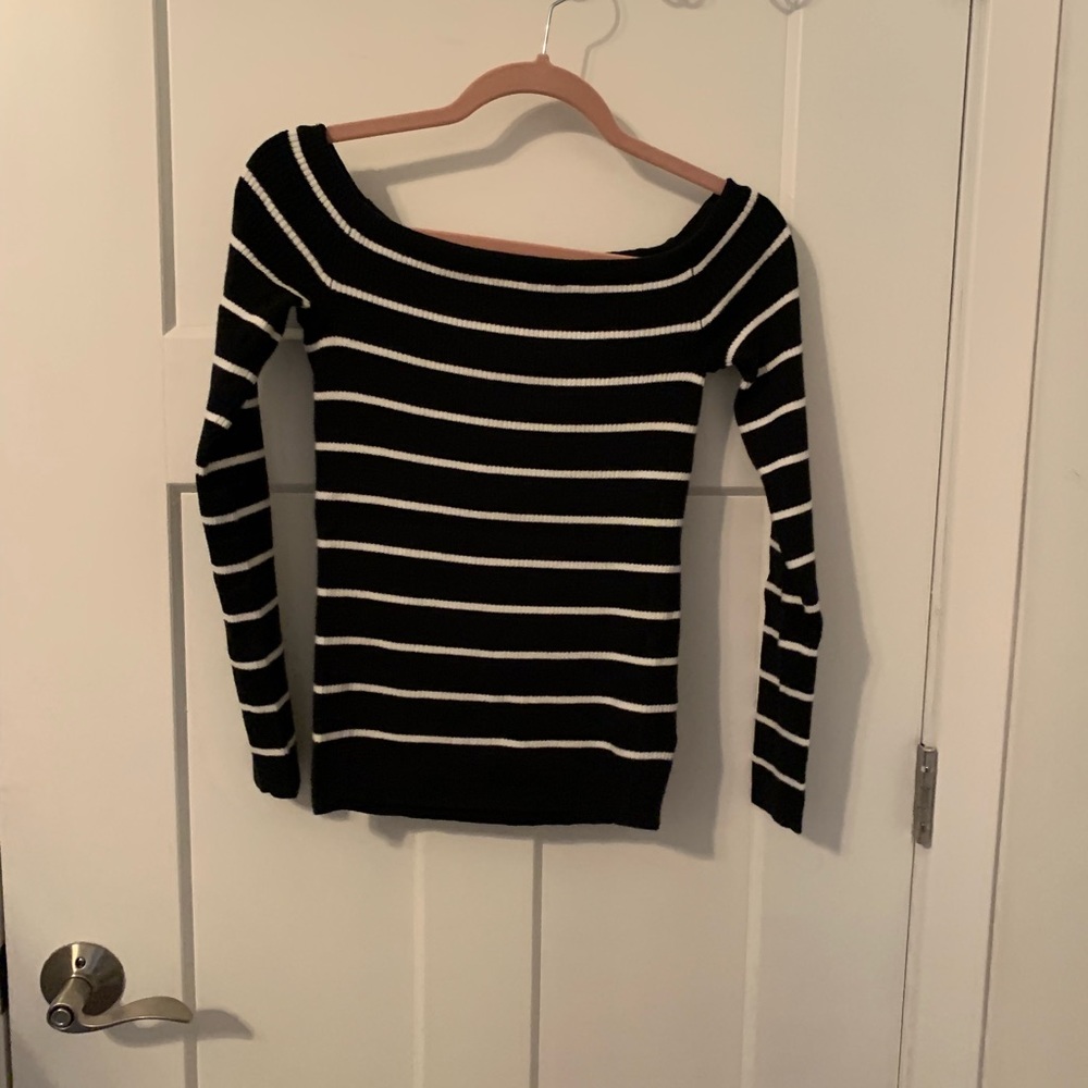 Soft the shoulder shirt